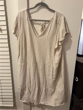 Never worn! Dex Cream V-Neck Short Sleeve Tunic